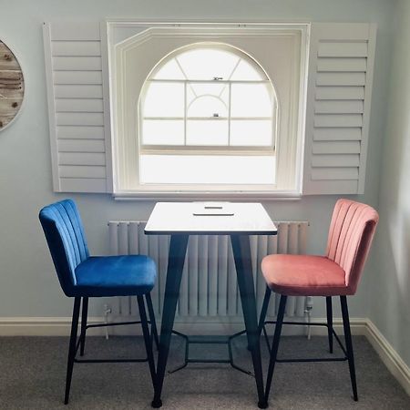 Beautiful Beachfront Retreat With A Stunning Sea View For The Ultimate Escape Away From The Busy World Below Herne Bay Exterior foto