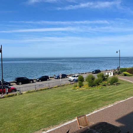 Beautiful Beachfront Retreat With A Stunning Sea View For The Ultimate Escape Away From The Busy World Below Herne Bay Exterior foto
