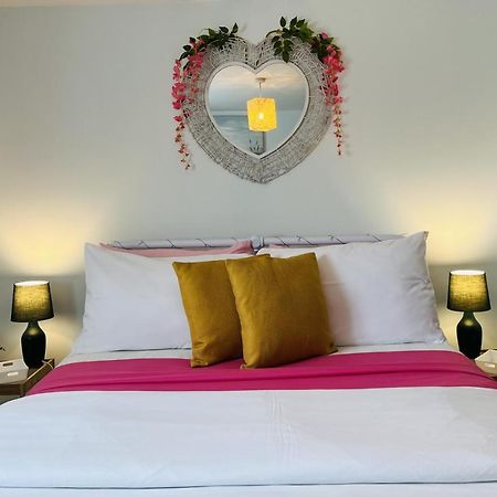 Beautiful Beachfront Retreat With A Stunning Sea View For The Ultimate Escape Away From The Busy World Below Herne Bay Exterior foto