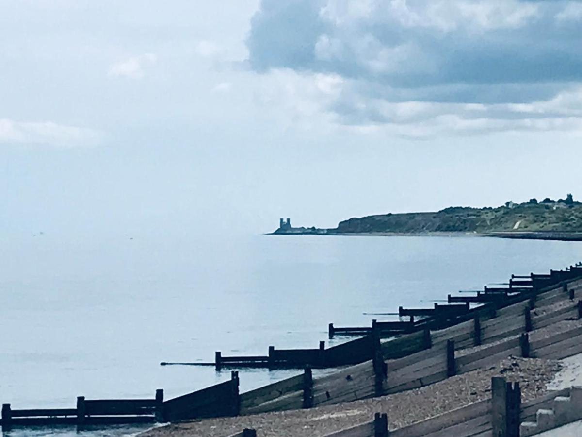 Beautiful Beachfront Retreat With A Stunning Sea View For The Ultimate Escape Away From The Busy World Below Herne Bay Exterior foto