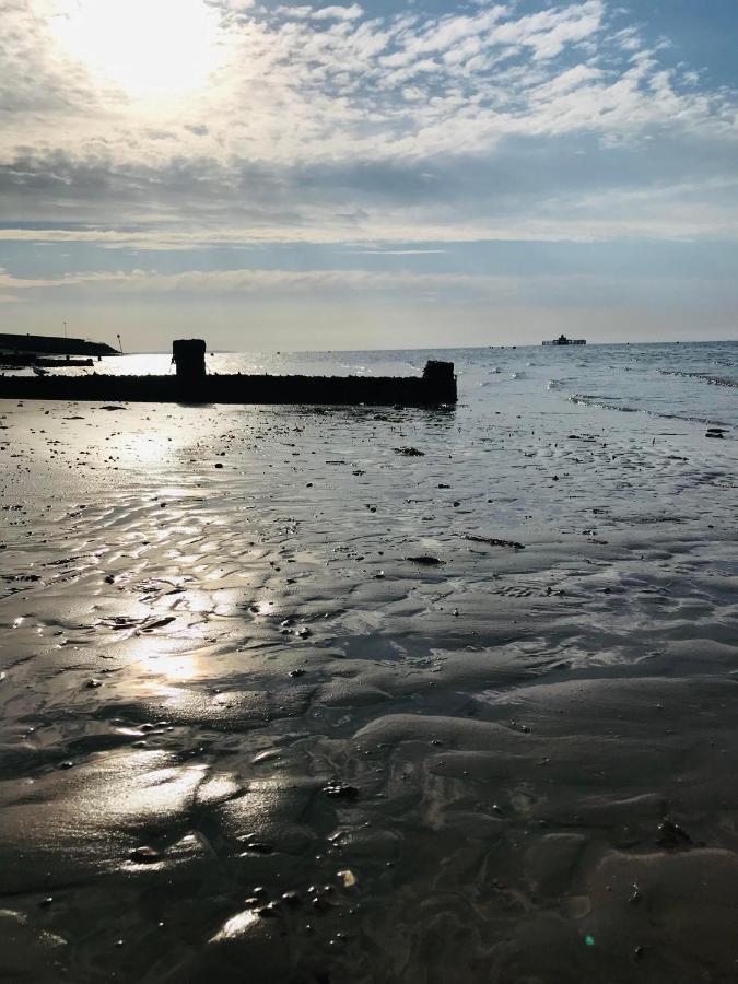 Beautiful Beachfront Retreat With A Stunning Sea View For The Ultimate Escape Away From The Busy World Below Herne Bay Exterior foto