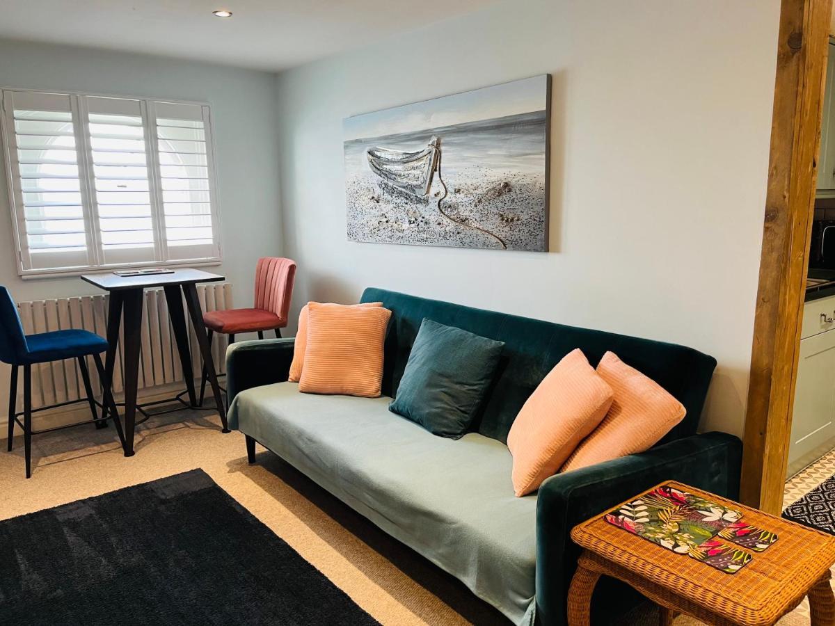 Beautiful Beachfront Retreat With A Stunning Sea View For The Ultimate Escape Away From The Busy World Below Herne Bay Exterior foto