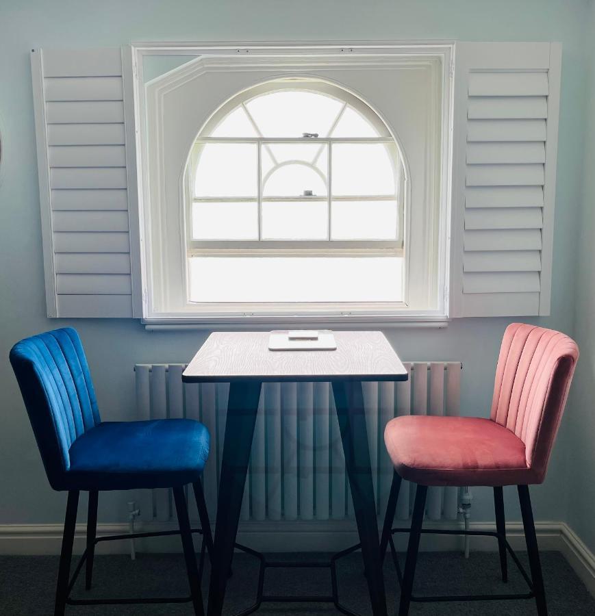 Beautiful Beachfront Retreat With A Stunning Sea View For The Ultimate Escape Away From The Busy World Below Herne Bay Exterior foto