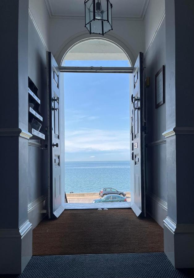Beautiful Beachfront Retreat With A Stunning Sea View For The Ultimate Escape Away From The Busy World Below Herne Bay Exterior foto