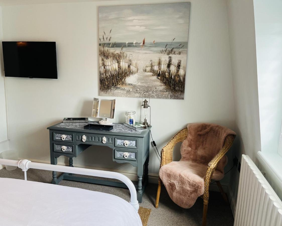 Beautiful Beachfront Retreat With A Stunning Sea View For The Ultimate Escape Away From The Busy World Below Herne Bay Exterior foto