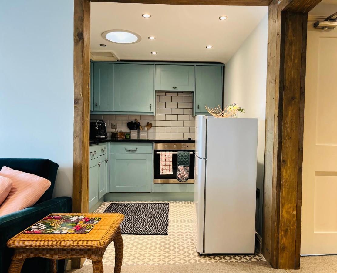 Beautiful Beachfront Retreat With A Stunning Sea View For The Ultimate Escape Away From The Busy World Below Herne Bay Exterior foto