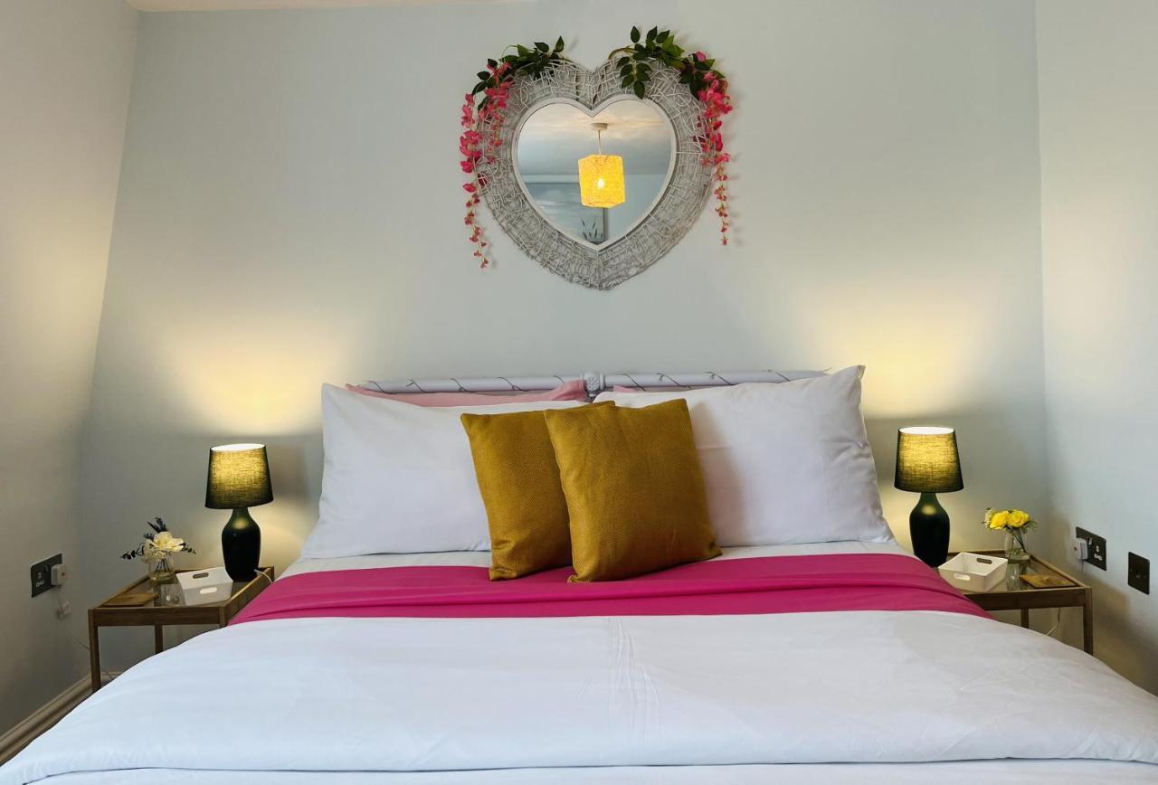 Beautiful Beachfront Retreat With A Stunning Sea View For The Ultimate Escape Away From The Busy World Below Herne Bay Exterior foto